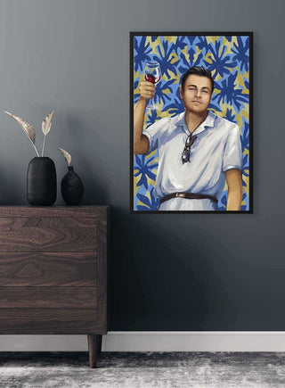 The Woolf Leonardo Plakat displayed on a dark wall above a wooden dresser with decorative vases.